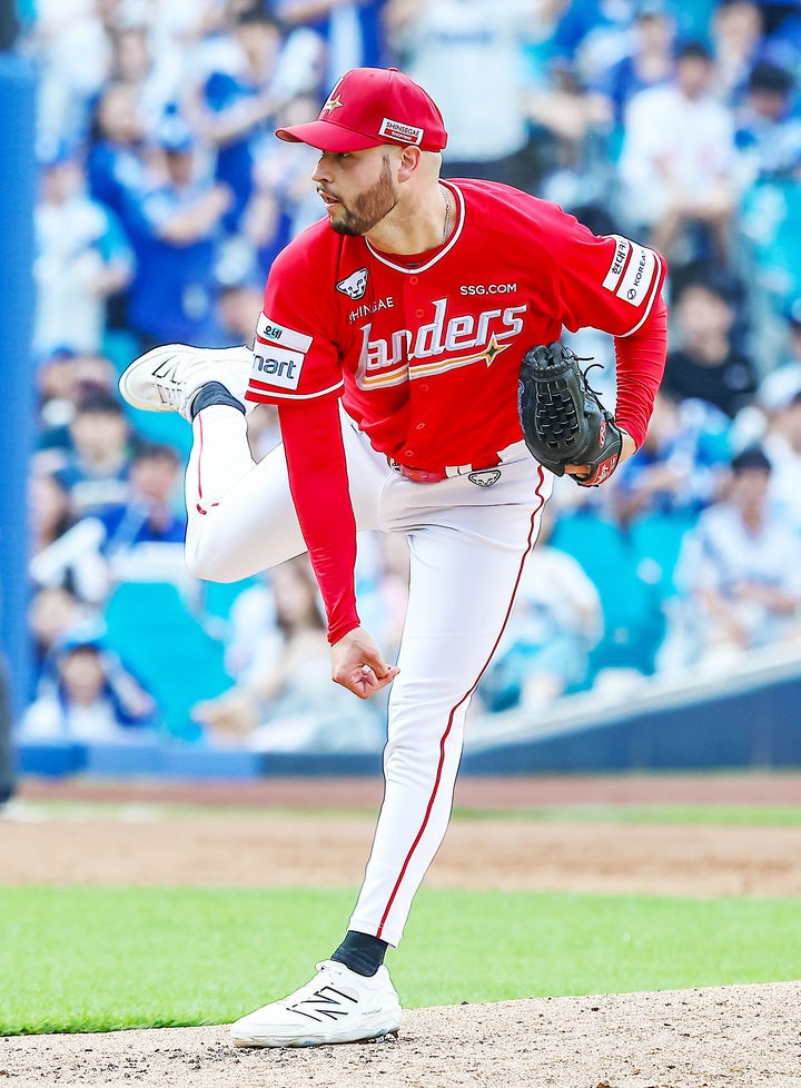 Hatch Baseball SSG's new foreign hatch, tough KBO League debut...4 earned runs in 4 ⅓ ...