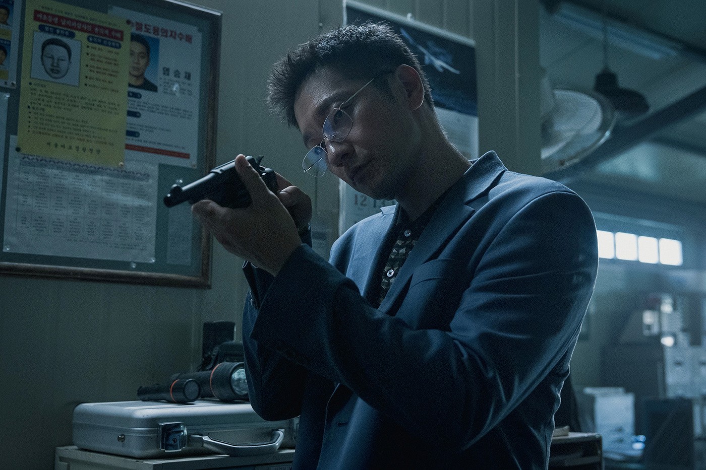 Netlfix Font 'Cool-headed' Son Seok-gu · 'Fiery' Eita…Netflix releases stills from ...